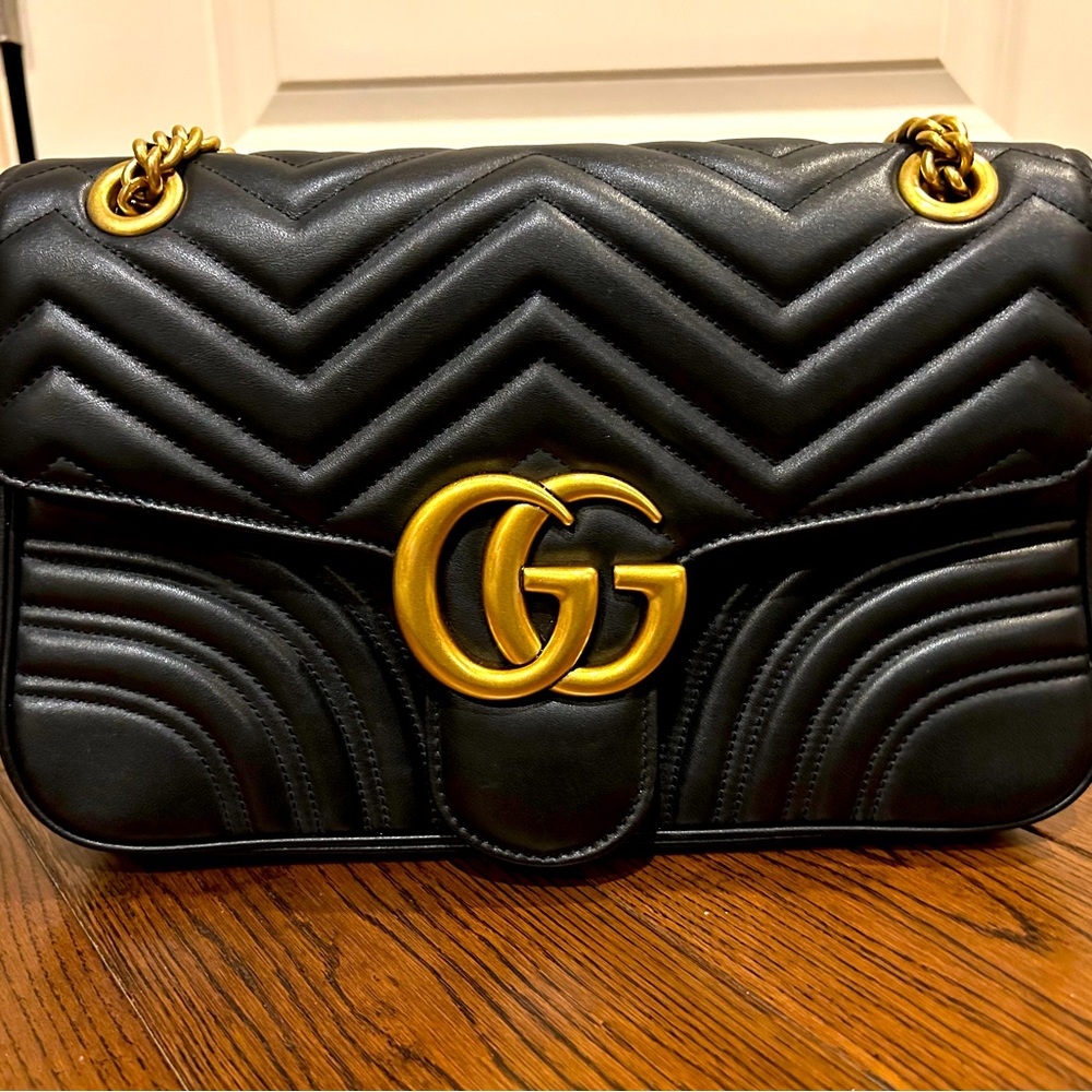 GG MARMONT MEDIUM SHOULDER BAG - excellent condition